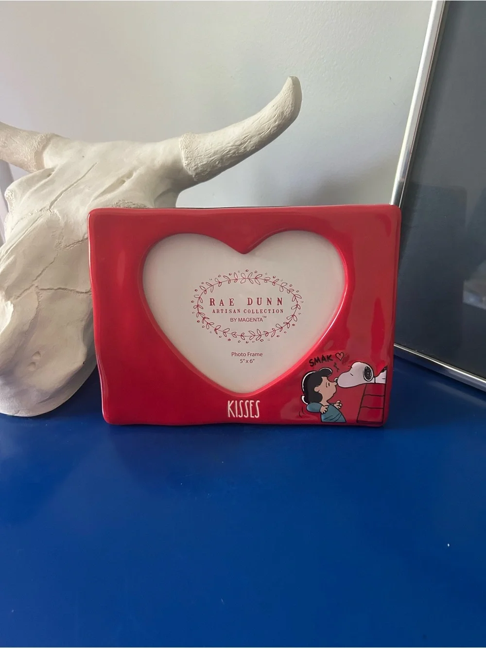 Rae Dunn Valentine’s Day Red Peanuts Snoopy Lucy Kisses 5 x 6 Picture Frame